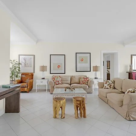 Wave Song - Stunning Apartment On Beach With Pool